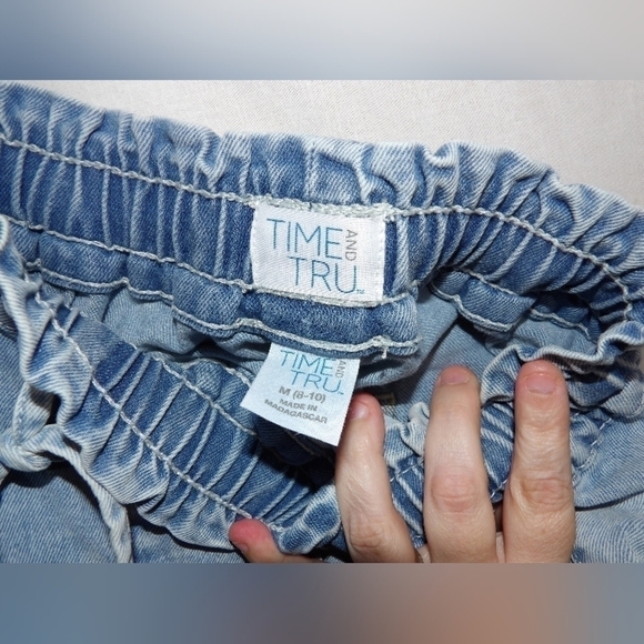 Time and Tru Distressed shorts medium - Picture 4 of 10